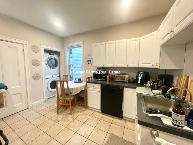 Foto del edificio - 276 E Cottage St