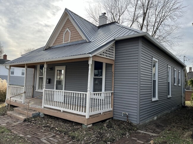 Building Photo - 2 Bedroom House For Rent