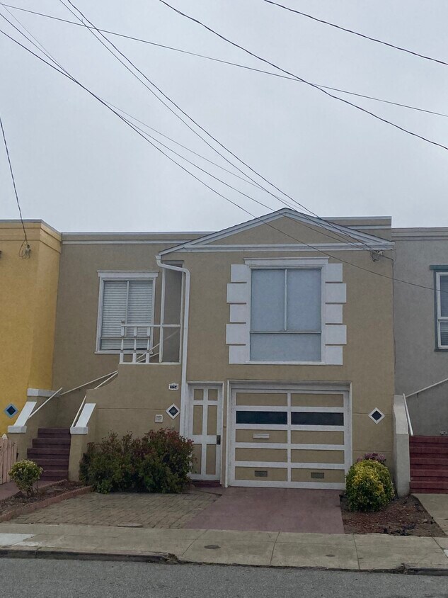 Primary Photo - 1754 47th Ave