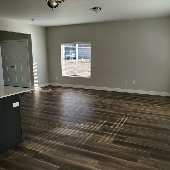 Foto del edificio - Welcoming 2 Bed, 2.5 Bath Townhouse