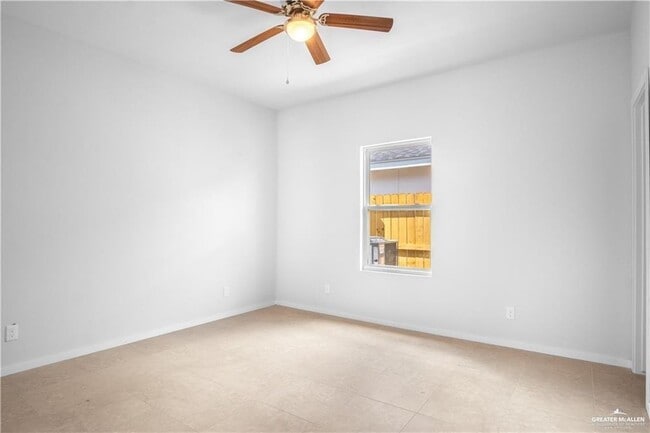 Building Photo - 17 N Onyx Ave