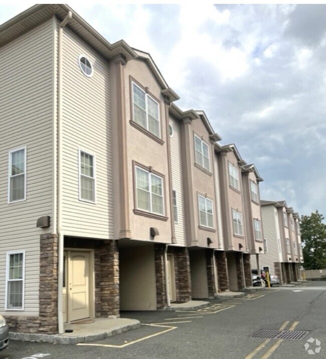 Building Photo - 734 County Ave