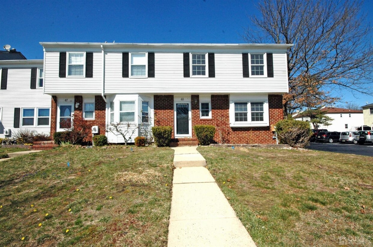 48 Astor Ct, Sayreville, NJ 08872 Condo for Rent in Sayreville, NJ