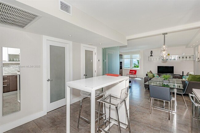 Building Photo - 2301 Collins Ave