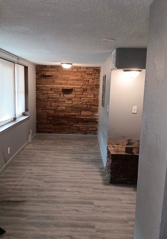 Photo - Blue Lotus (4108 Cuming St) Apartment