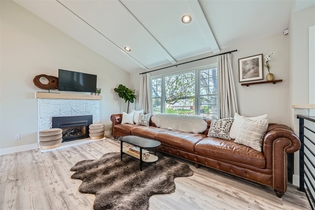 Building Photo - 2070 Ridge Dr