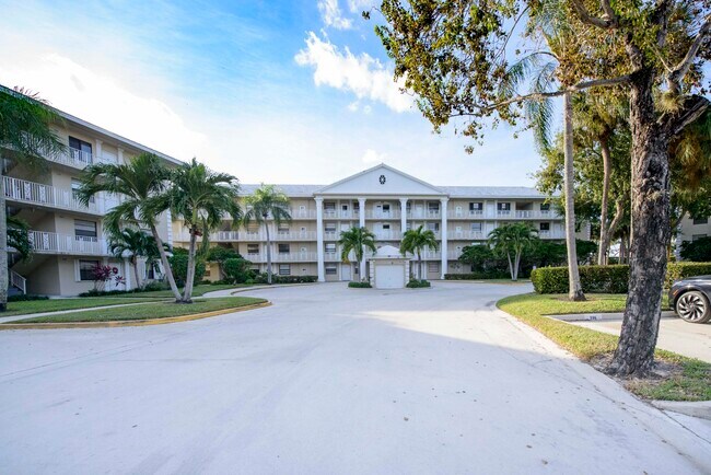 Foto del edificio - 3515 Village Blvd