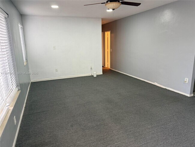 Foto del edificio - 1320 N 69th Way