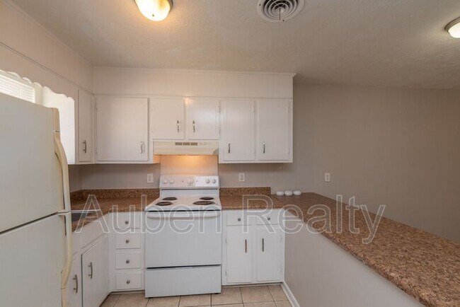 Building Photo - 520 W Buena Vista Ave