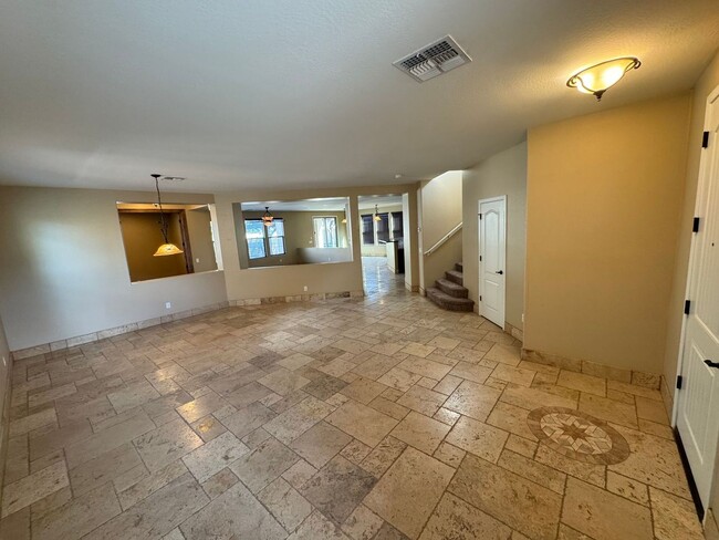 Building Photo - Beautiful 4 Bedroom - 2.5 Bath with Lots o...