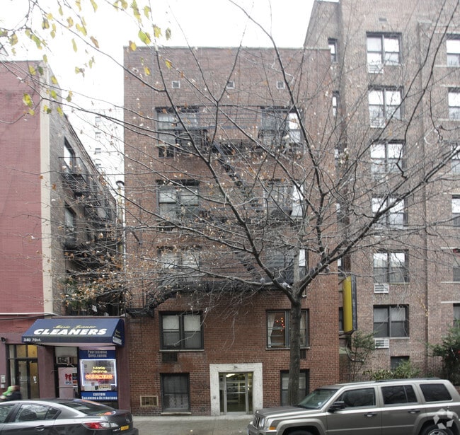 Building Photo - 338 E 70th St