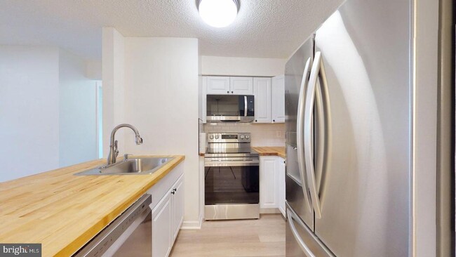 Foto del edificio - 6955 Mary Caroline Cir