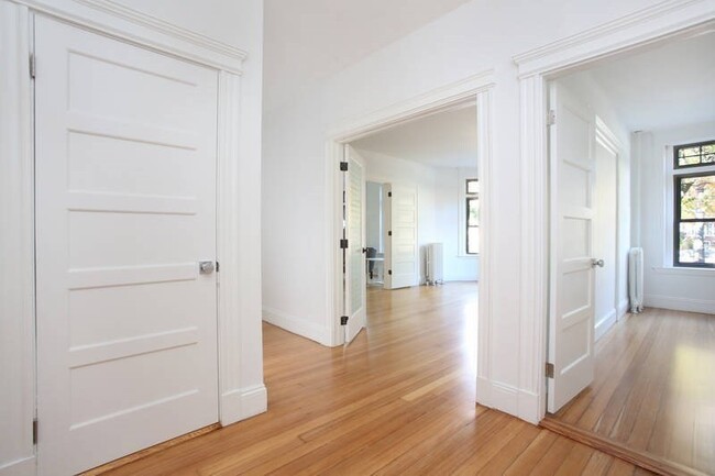 Building Photo - 1805 Beacon St