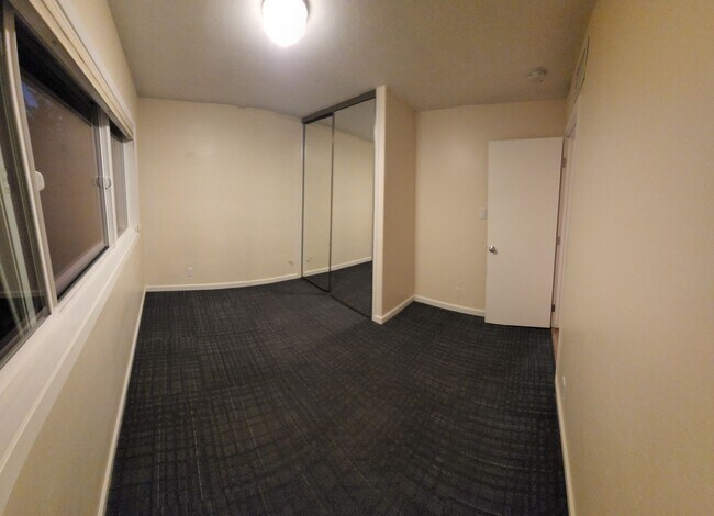 Foto del edificio - 5 bed 3.5 bath home close to campus!