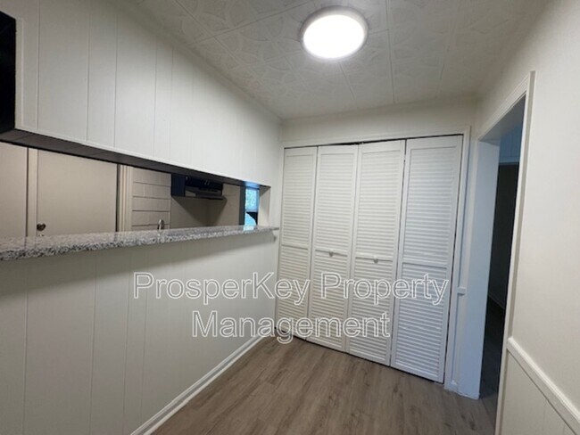 Foto del edificio - 5244 Winburn Ave