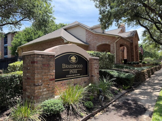 Photo - 2255 Braeswood Park Drive Unit 195 Apartment
