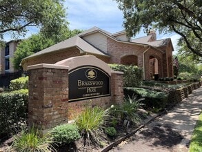 Building Photo - 2255 Braeswood Park Dr