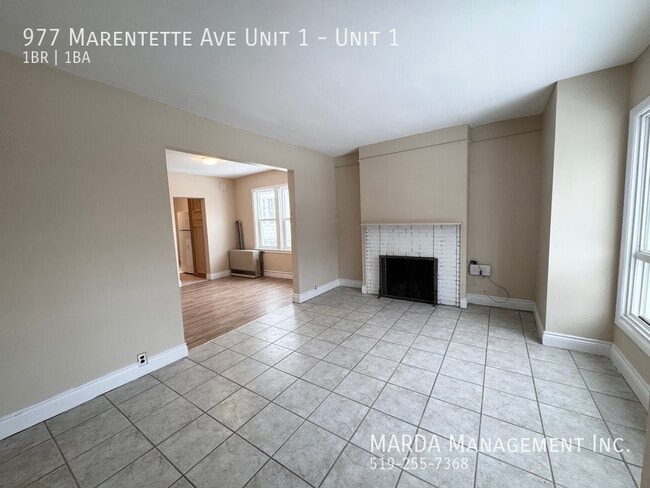 Building Photo - NEWLY RENOVATED 1 BED/1BATH APT PLUS HYDRO & GAS!