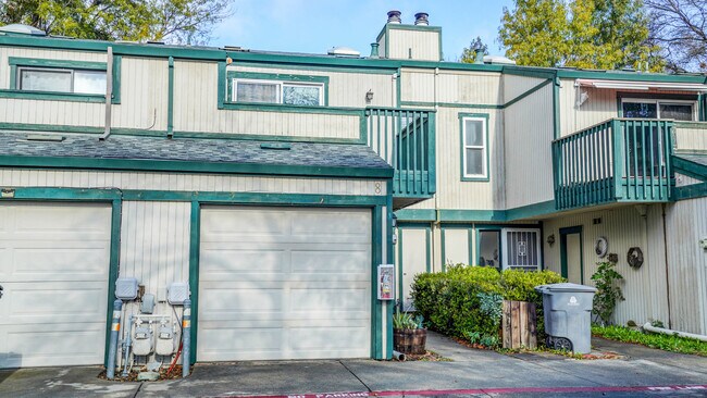 Building Photo - 299 Shasta Dr