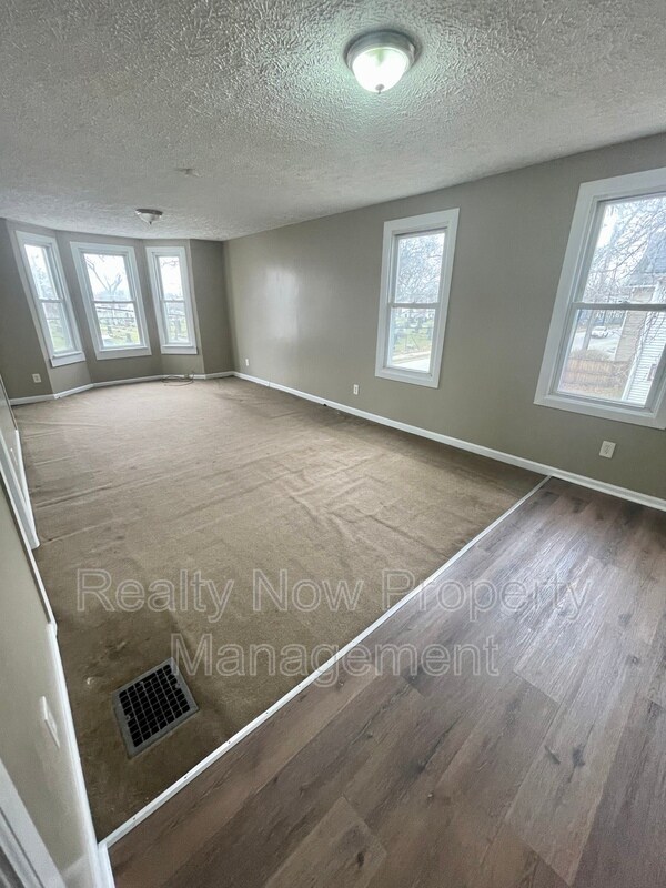 Building Photo - 2670 W 41st St