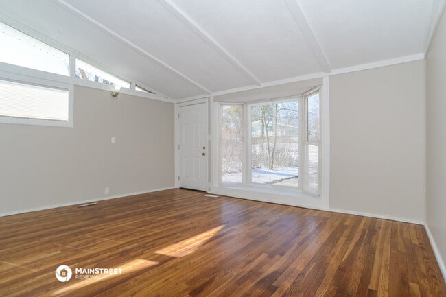 Building Photo - 5811 N Highland Ave