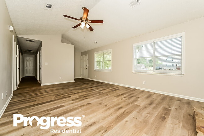 Building Photo - 221 Greenleaf Dr