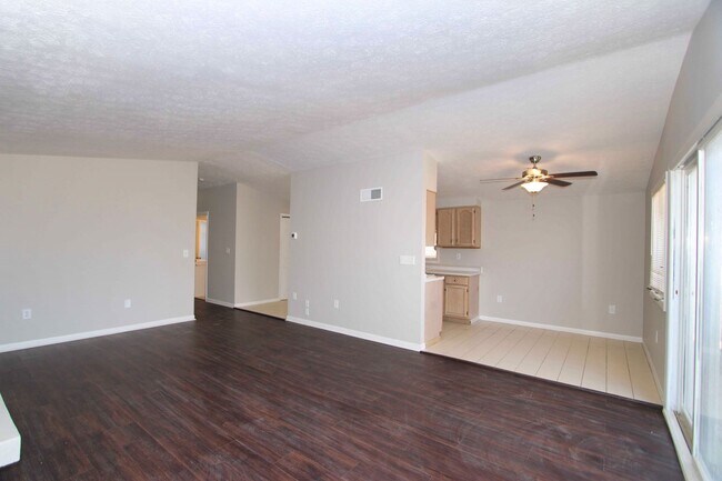 Building Photo - Beautiful 3 bed 1.5 bath home