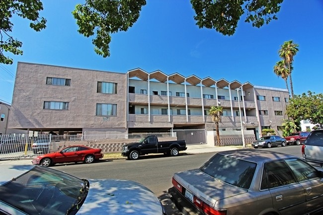 Primary Photo - 2405 W 18th St