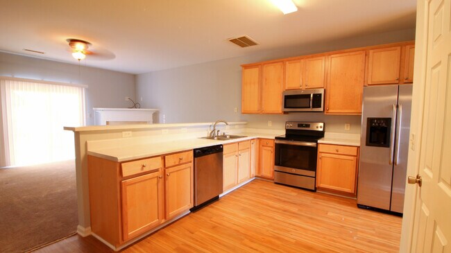 Foto del edificio - Location, Location, Location! Fantastic 3/2.5 Townhome in the Heart of RTP!