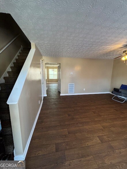 Foto del edificio - 5869 Strathmoor Manor Cir