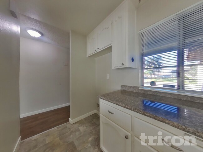 Building Photo - 607 Placer Ln