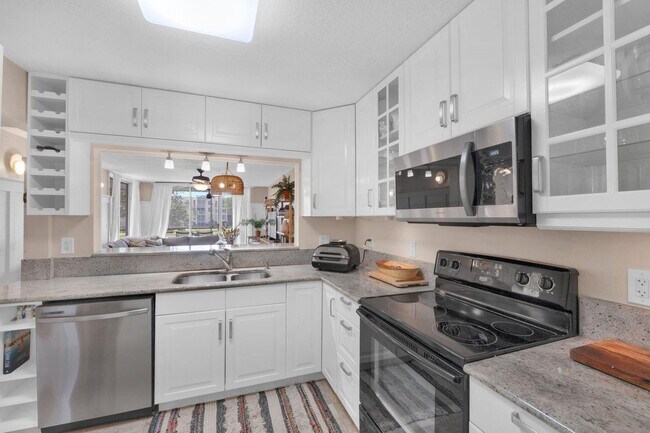 Foto del edificio - 9330 Lagoon Pl