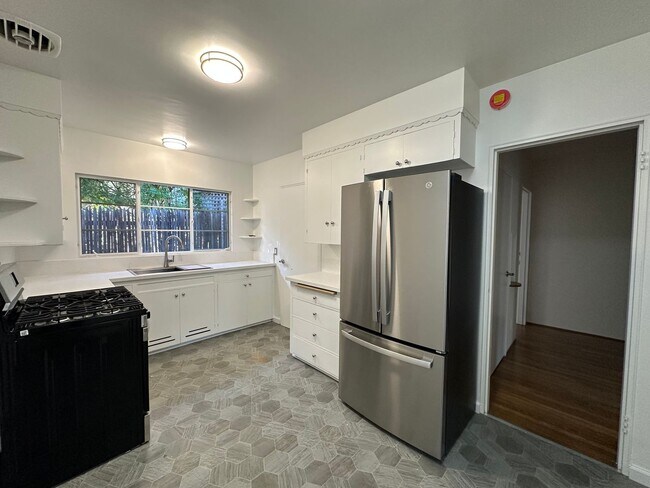 Foto del edificio - 1310-1312 Bath St