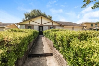 Building Photo - 2118 Knollbrook Ln