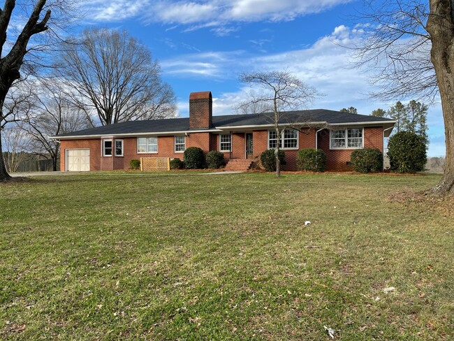 Building Photo - Executive 3/3 House in Coosa on Acreage $1...