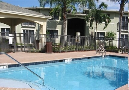 Foto principal - Emerald Dunes Apartments