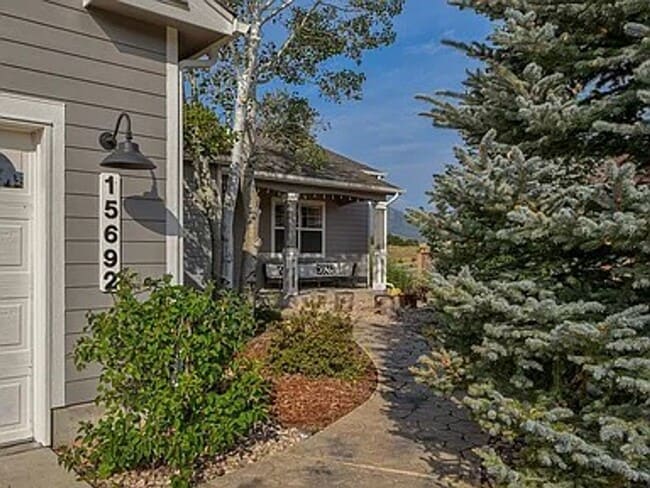 Building Photo - 15692 Paiute Cir
