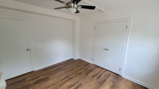 Building Photo - 2 Bed, 1 Bath Condo Near Downtown Greenville Available