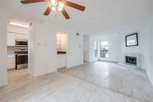 Foto del edificio - 6646 E Lovers Ln