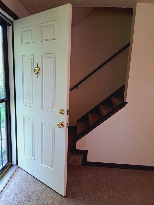 puerta principal - 408 Brierly Ln