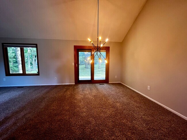 Foto del edificio - Home For Rent By Capital Property Management