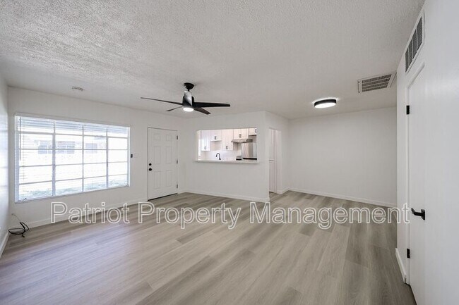 Building Photo - 2945 N 19th Ave