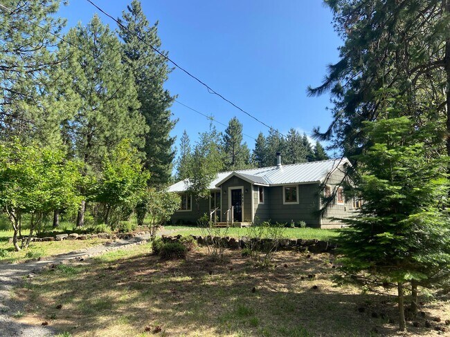 Foto del edificio - 3 Bedrooms | 2 Bath Home in Trout Lake, Wa...