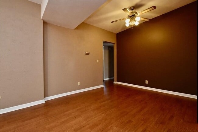 Foto del edificio - 6831 N Frostwood Pkwy