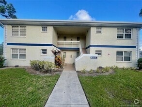 Building Photo - 1522 SE Royal Green Cir