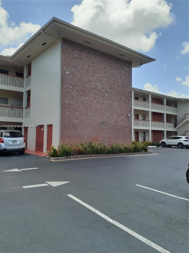 Foto principal - 4730 NW 10th Ct