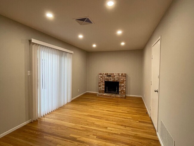 Foto del edificio - 6317 Bancroft Way