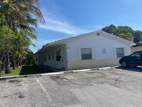 Building Photo - 208 NW 43rd Ct