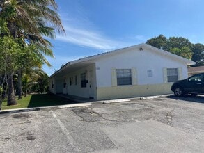 Building Photo - 208 NW 43rd Ct