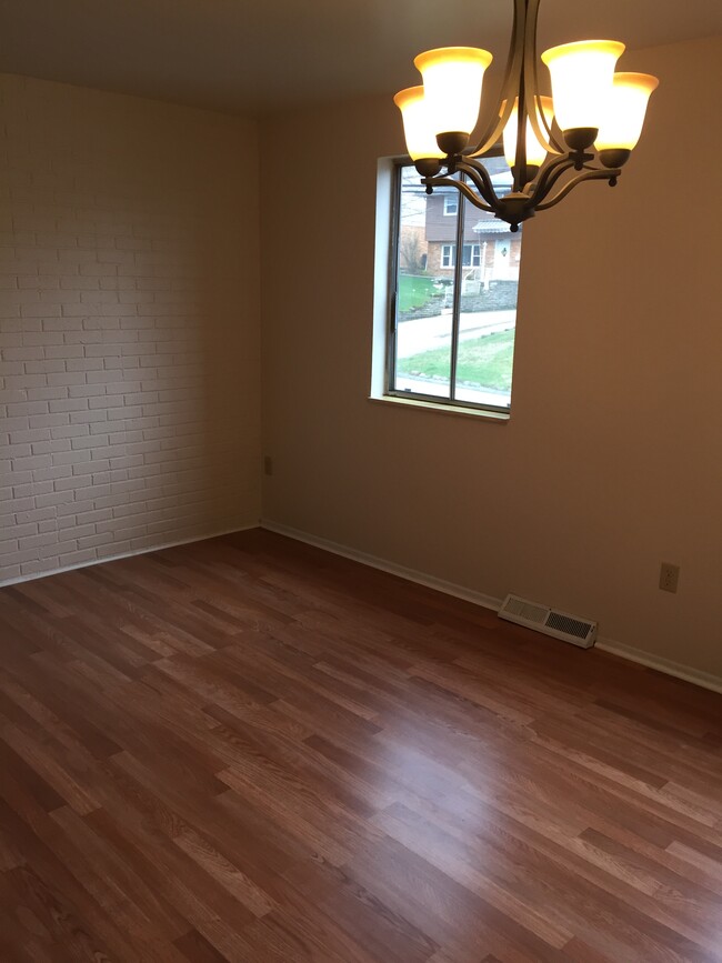 Dining Room - 851 Lindenwood Dr